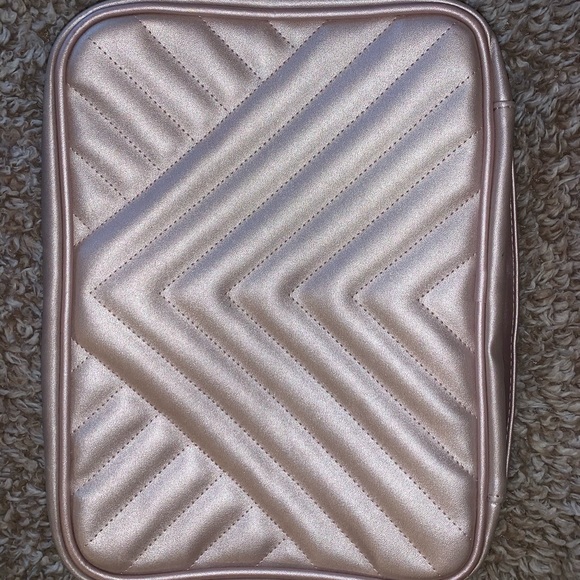 Ulta makeup bag - Picture 1 of 5